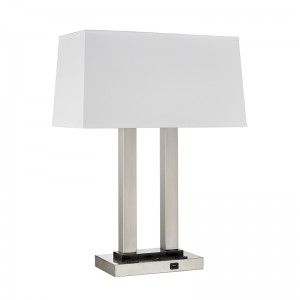 Lampa tábla dúbailte oíche ag an seomra aíochta