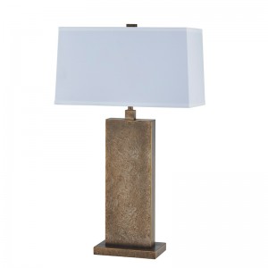 Lampa tábla iarann ​​maisiúil antique ag bealach isteach an spáis phoiblí