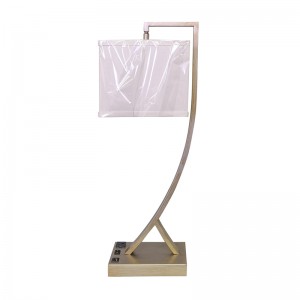 Lampa Deasc Críochnaithe Silver Antique le lasc rocker ar aghaidh, asraon áisiúil agus calafort muirir USB ag an seomra aoi